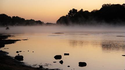 The Loire river at dawn © S-TV