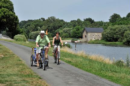 The Mayenne River towpath © J.D Billaud/Nautilus